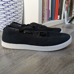allbirds Men's Black Shoes with White Sole, excellent condition, price is firm.